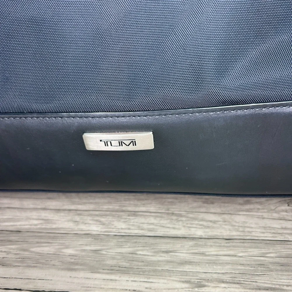 Tumi Shoulder Diaper‎ Bag Black Nylon Pockets Large Zip Double Handles Briefcase